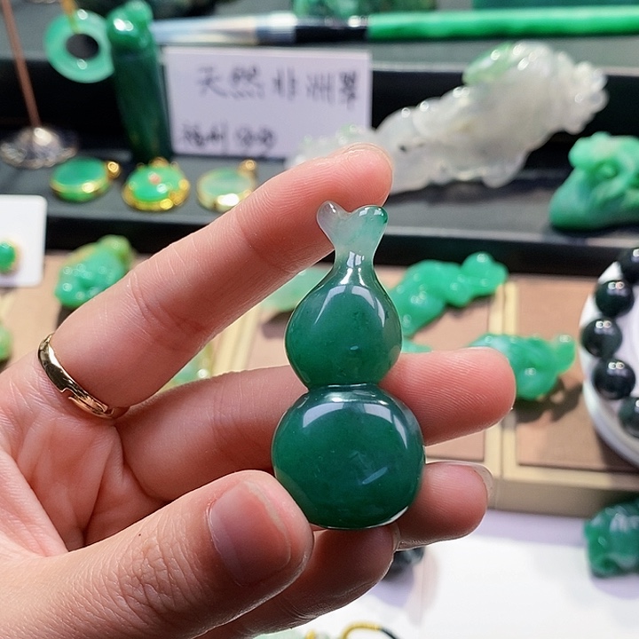 石英质玉吊坠未镶嵌
