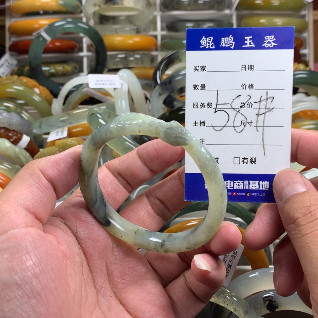 蛇纹石玉手镯未镶嵌