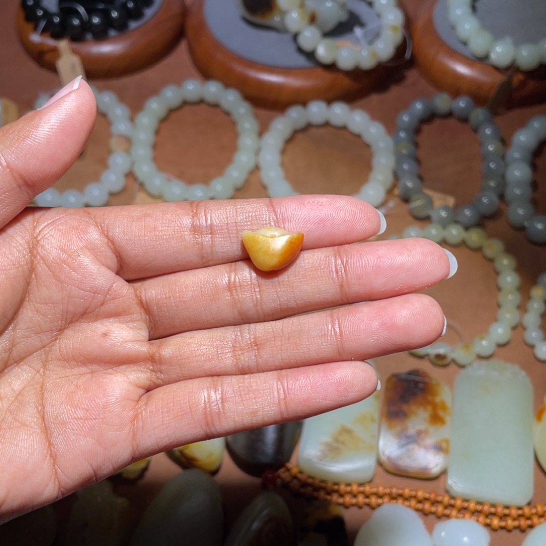 s***0和田玉未镶嵌颈饰