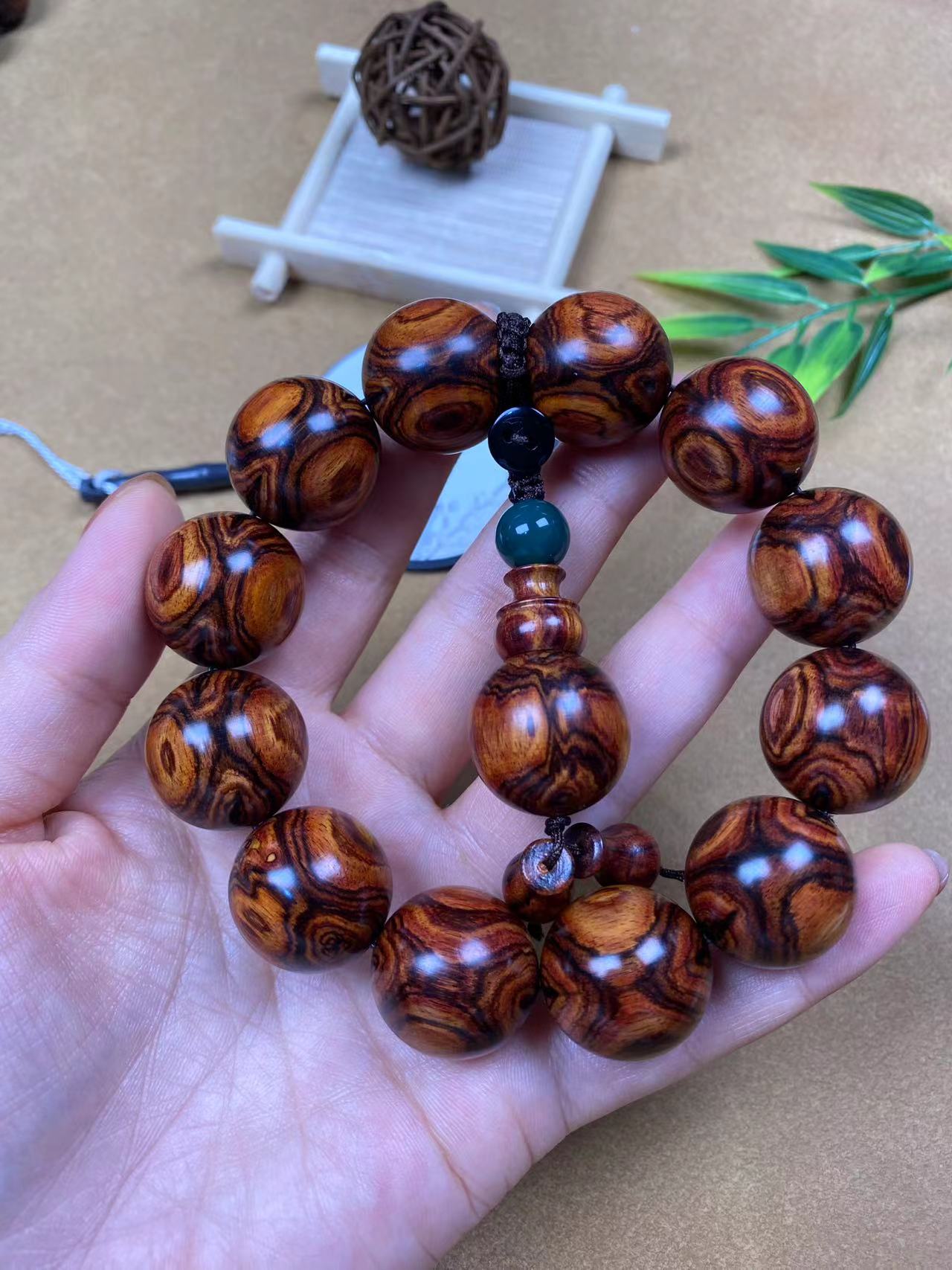 海南黄花梨七彩红油底大黑线鬼脸对眼2.0规格