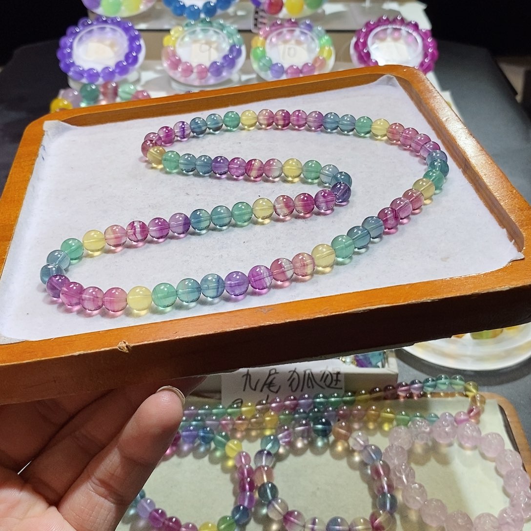 ****姐未镶嵌手链水晶8加三圈62拍四笔