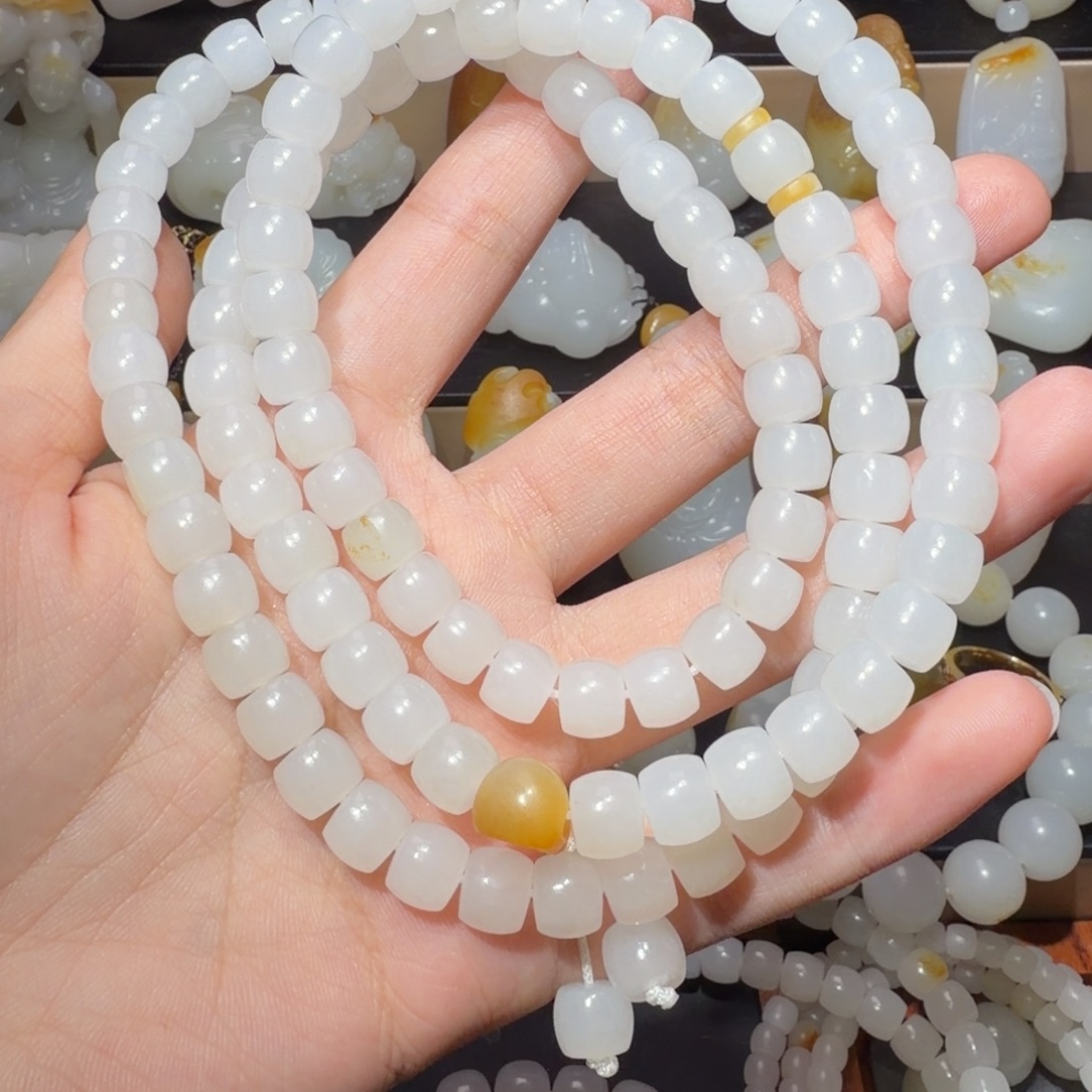 小***鱼和田玉未镶嵌颈饰