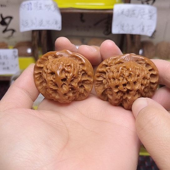 文玩核桃吊坠帝王