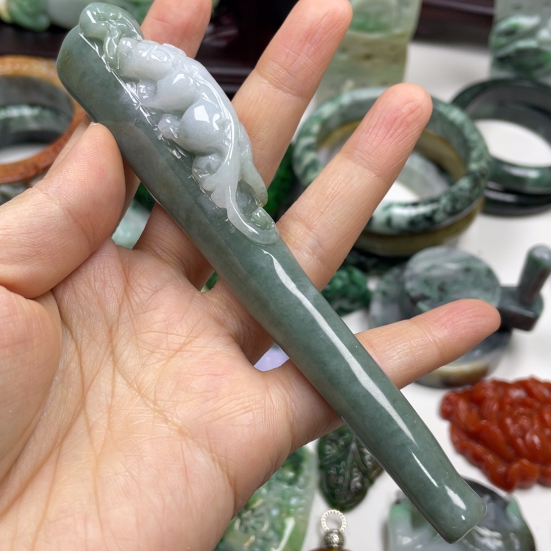 存***缘翡翠未镶嵌颈饰牌子