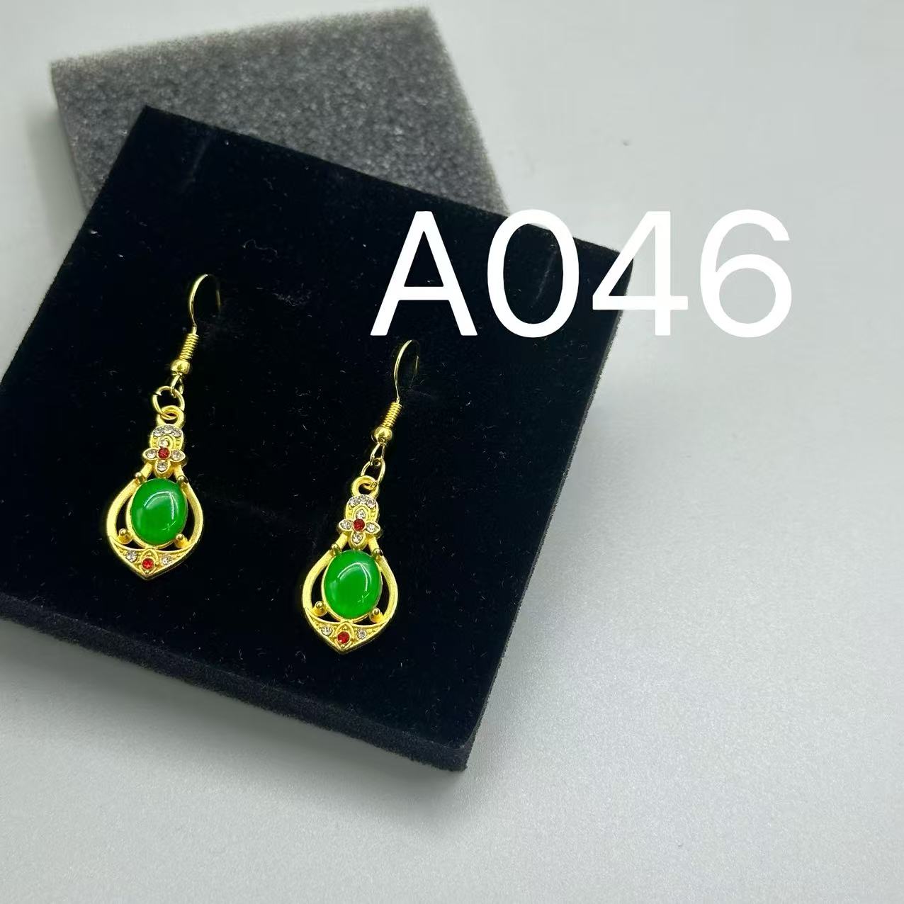 A046耳钉气质轻奢百搭绿色设计师