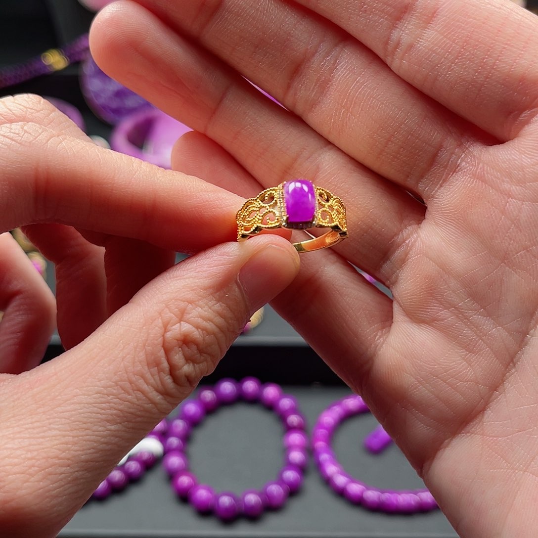 苏纪石（舒俱来）戒指18K金镶嵌两**