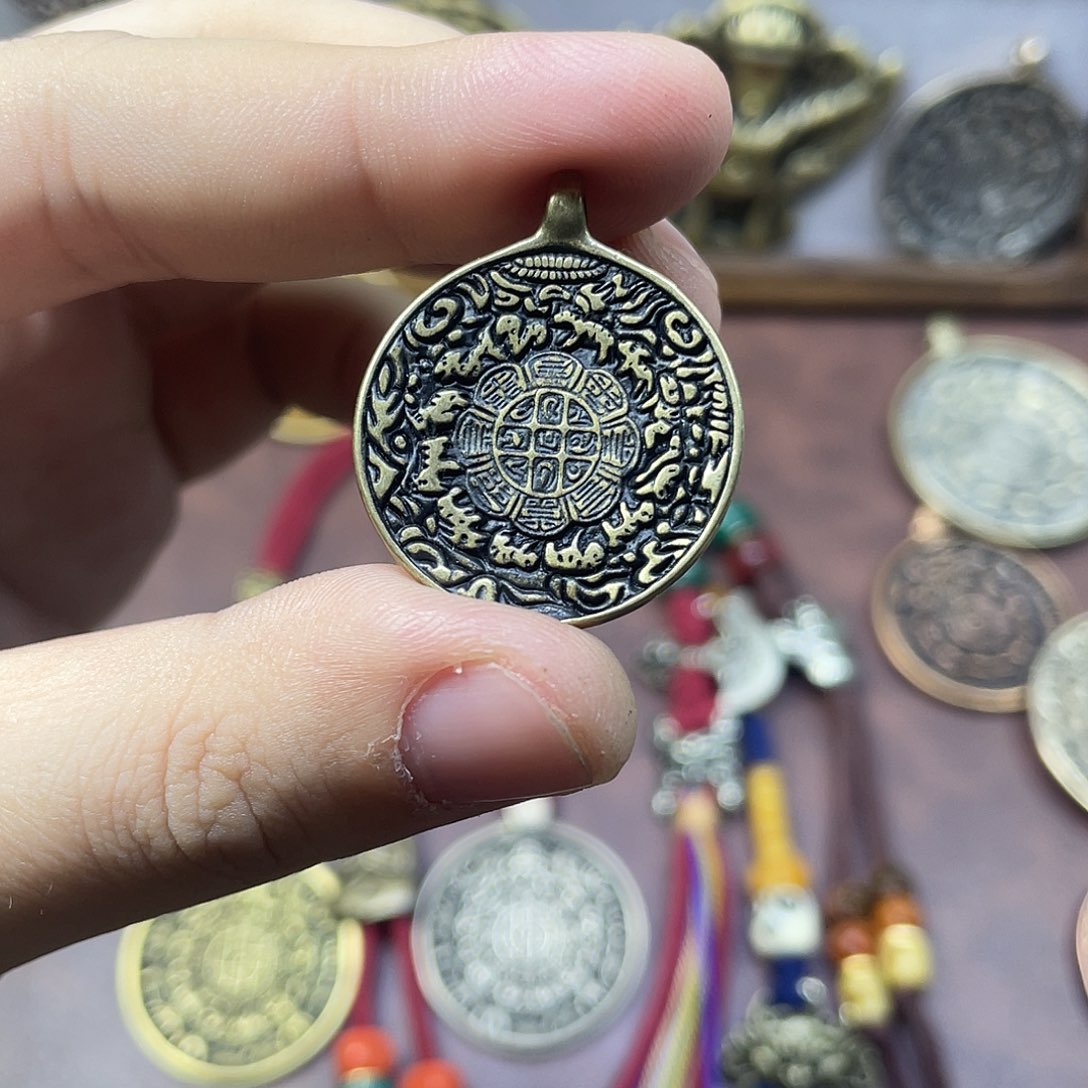 黄铜莲花九宫八卦牌