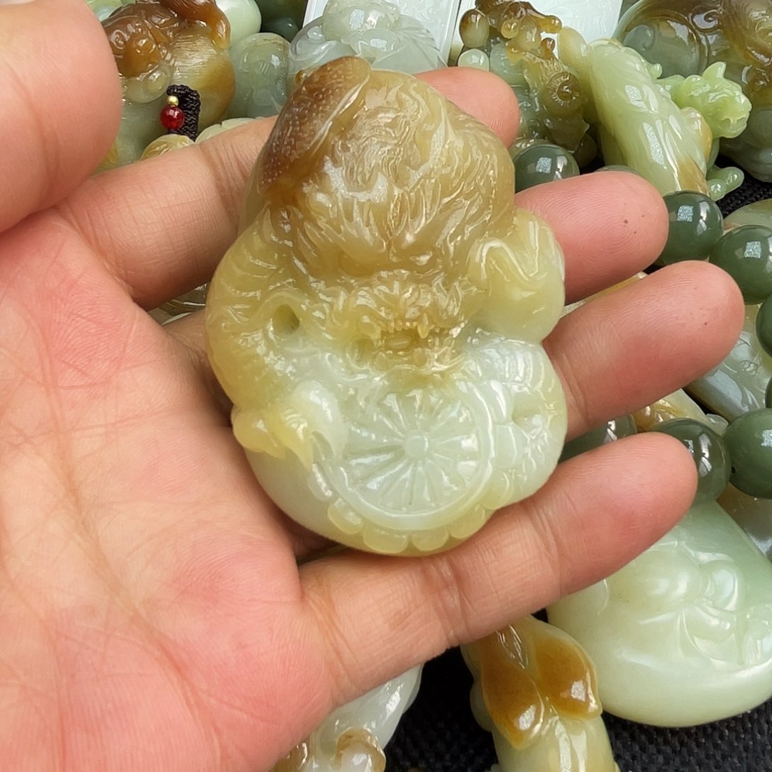 和田玉吊坠(不含链)未镶嵌添****?