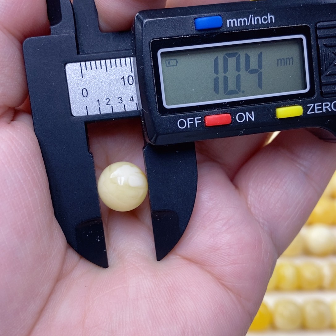 别***划琥珀未镶嵌珠宝奇石