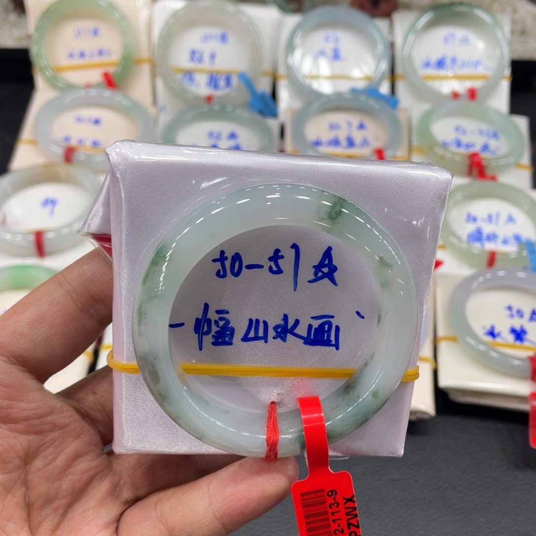 翡翠手镯未镶嵌天然翡翠