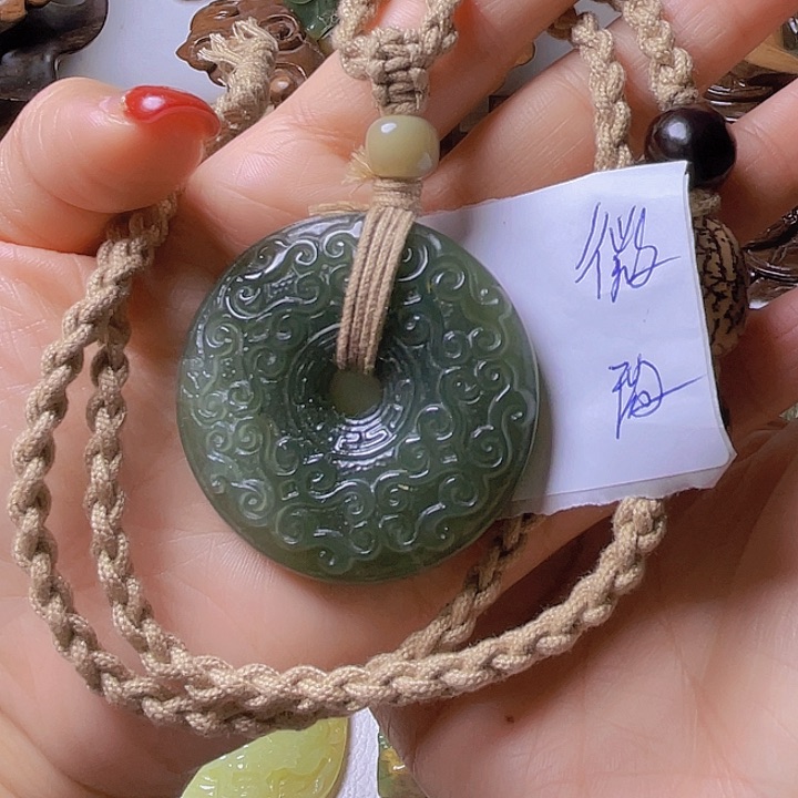 未镶嵌岫岩老玉（透闪石质玉）挂件