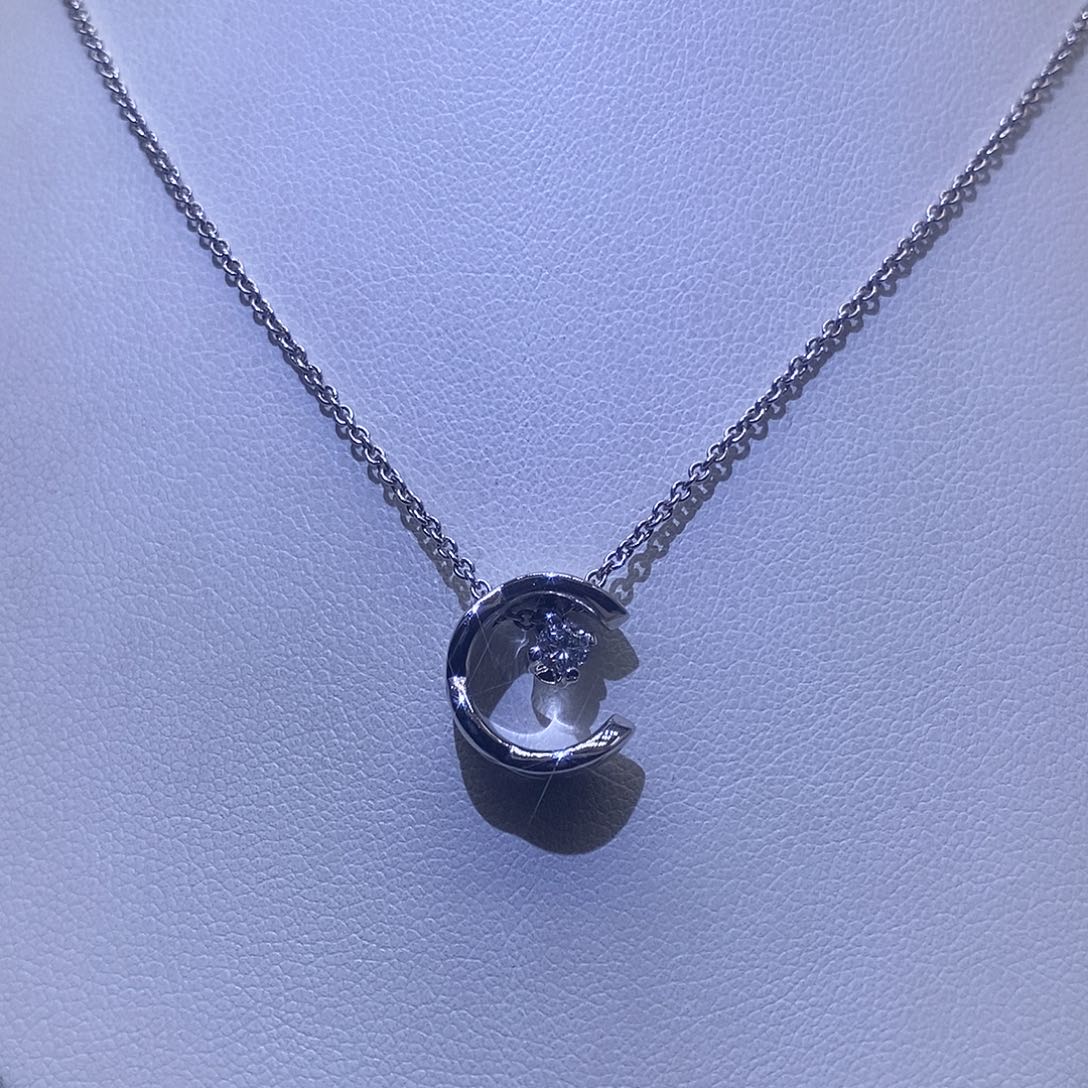 钻石颈饰18K金镶嵌水冰月项链k白