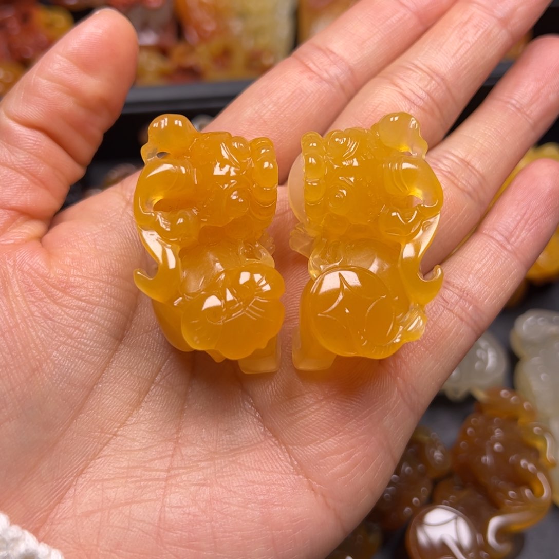 石英质玉（黄龙玉）颈饰未镶嵌