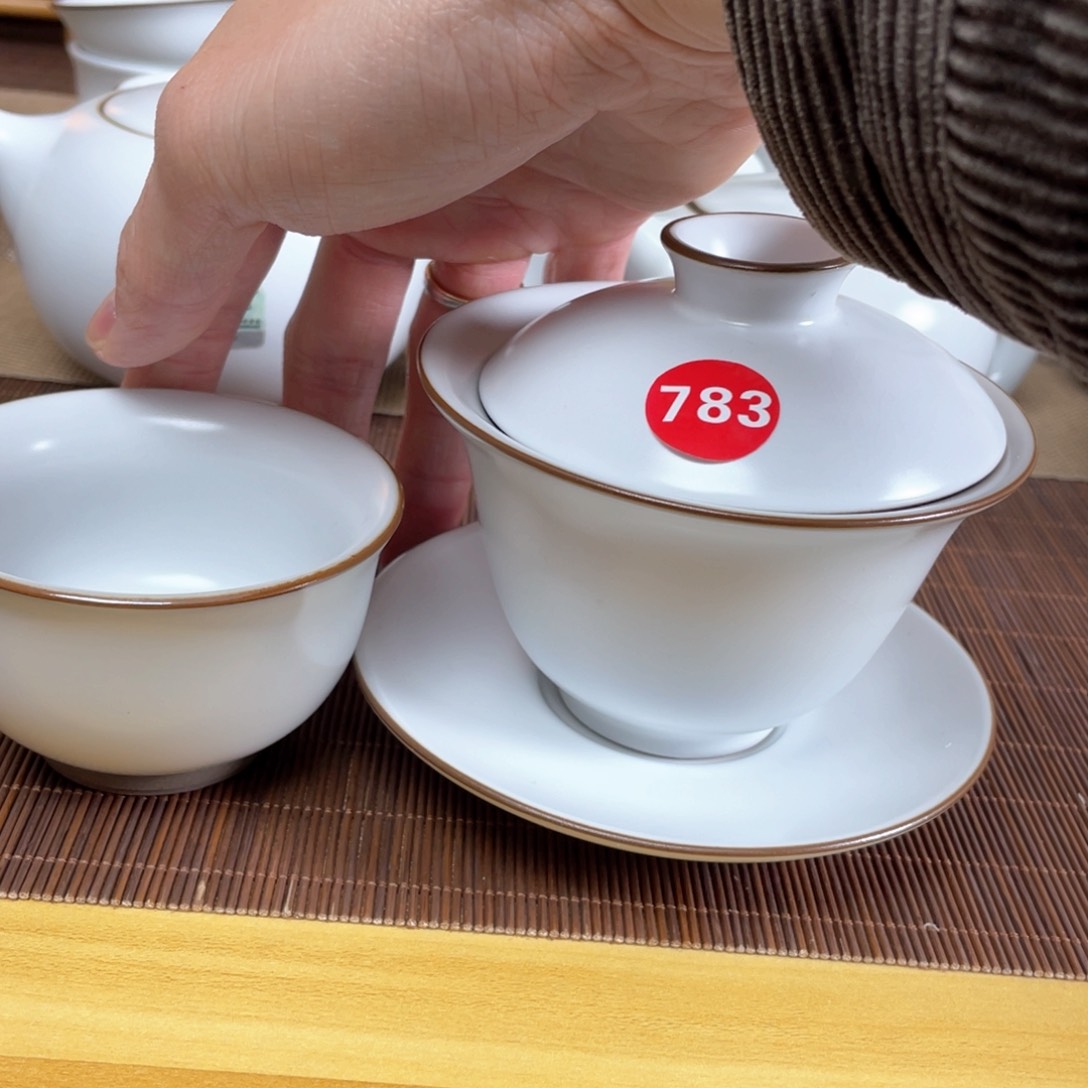 瓷片新年快乐啊。。。。。。。。。。。。