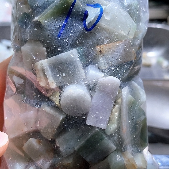 颈饰未镶嵌翡翠鱼缸料10