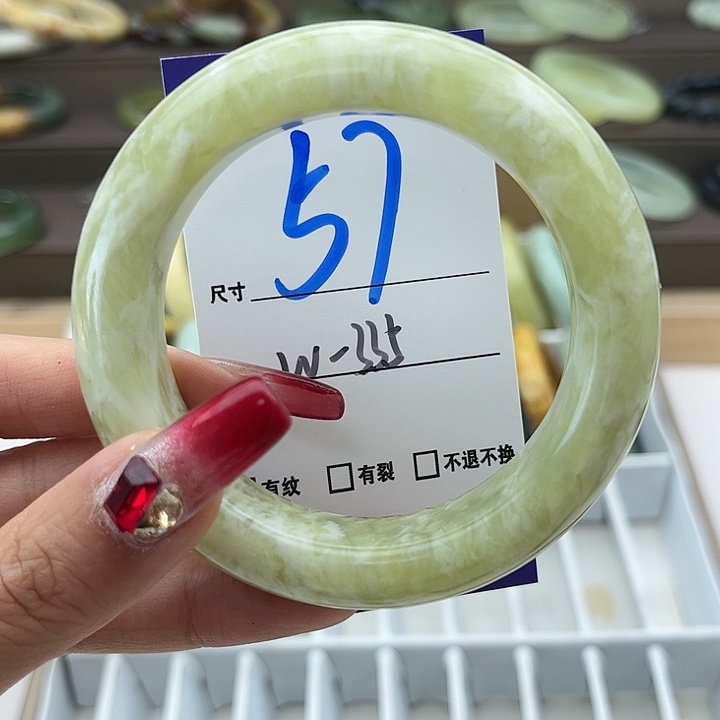 蛇纹石玉手镯未镶嵌