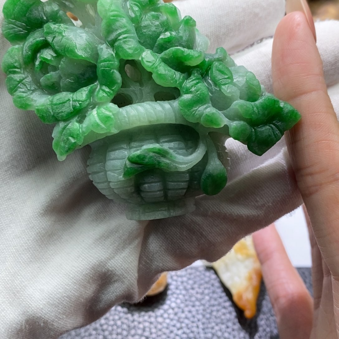 定制翡翠未镶嵌果*