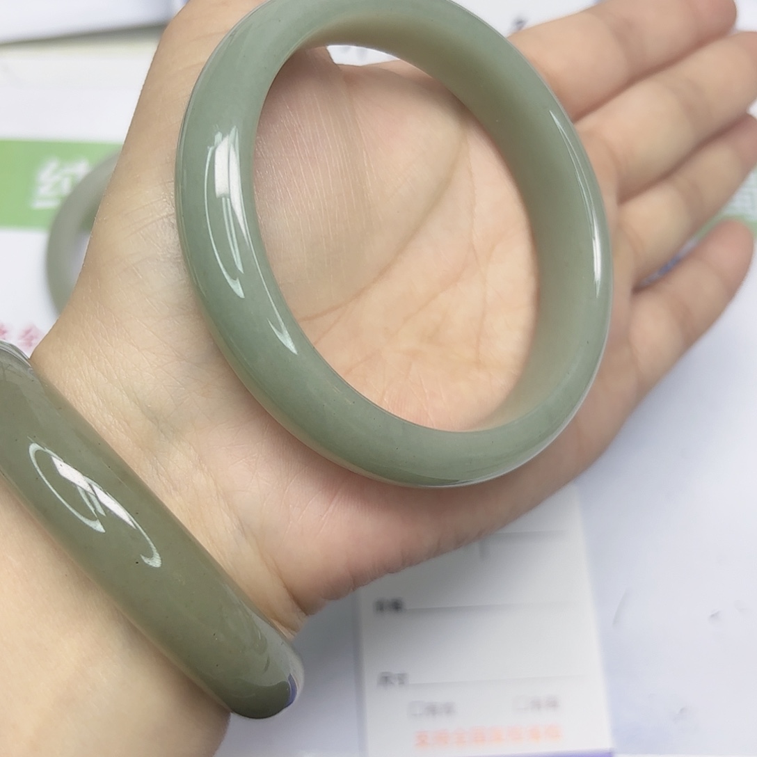 石英岩玉未镶嵌手镯11/6362