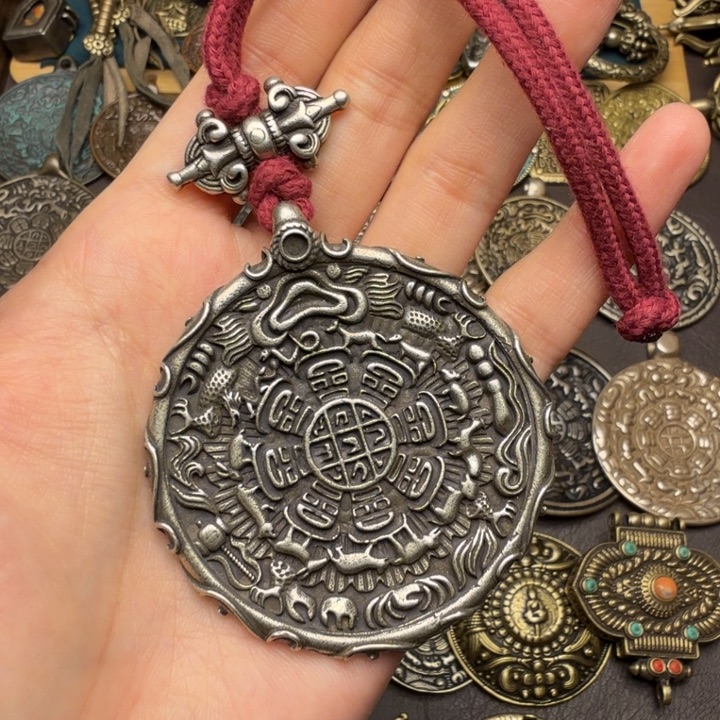 藏传文玩九宫如图