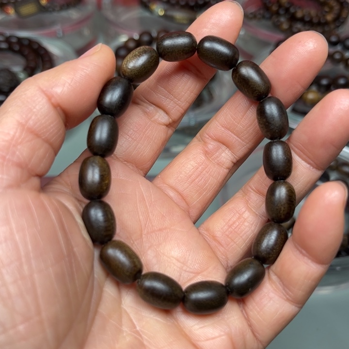 沉香手串富森红土0.8单圈