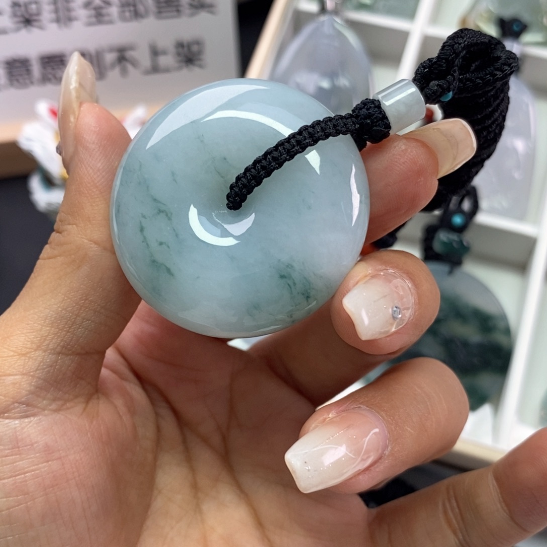 翡翠挂件未镶嵌翡翠