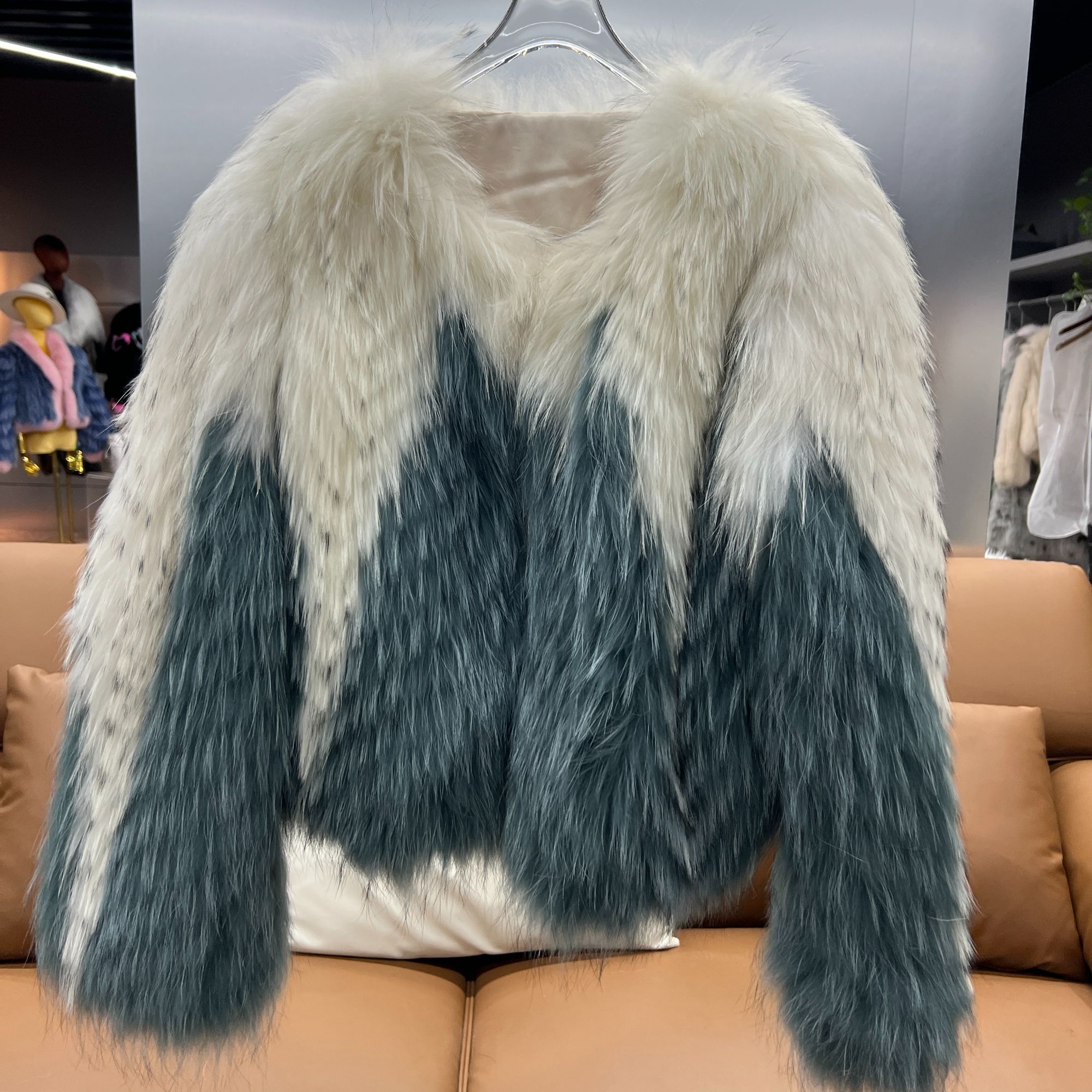 薇薇安原创皮草冬装外套时尚减龄款v22933sm YY