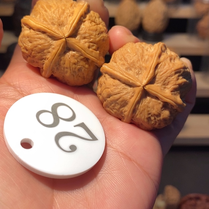 胡***笑木质类四棱奶砖37尺寸