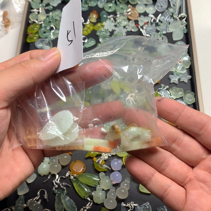 听***风蛇纹石玉合金耳钉