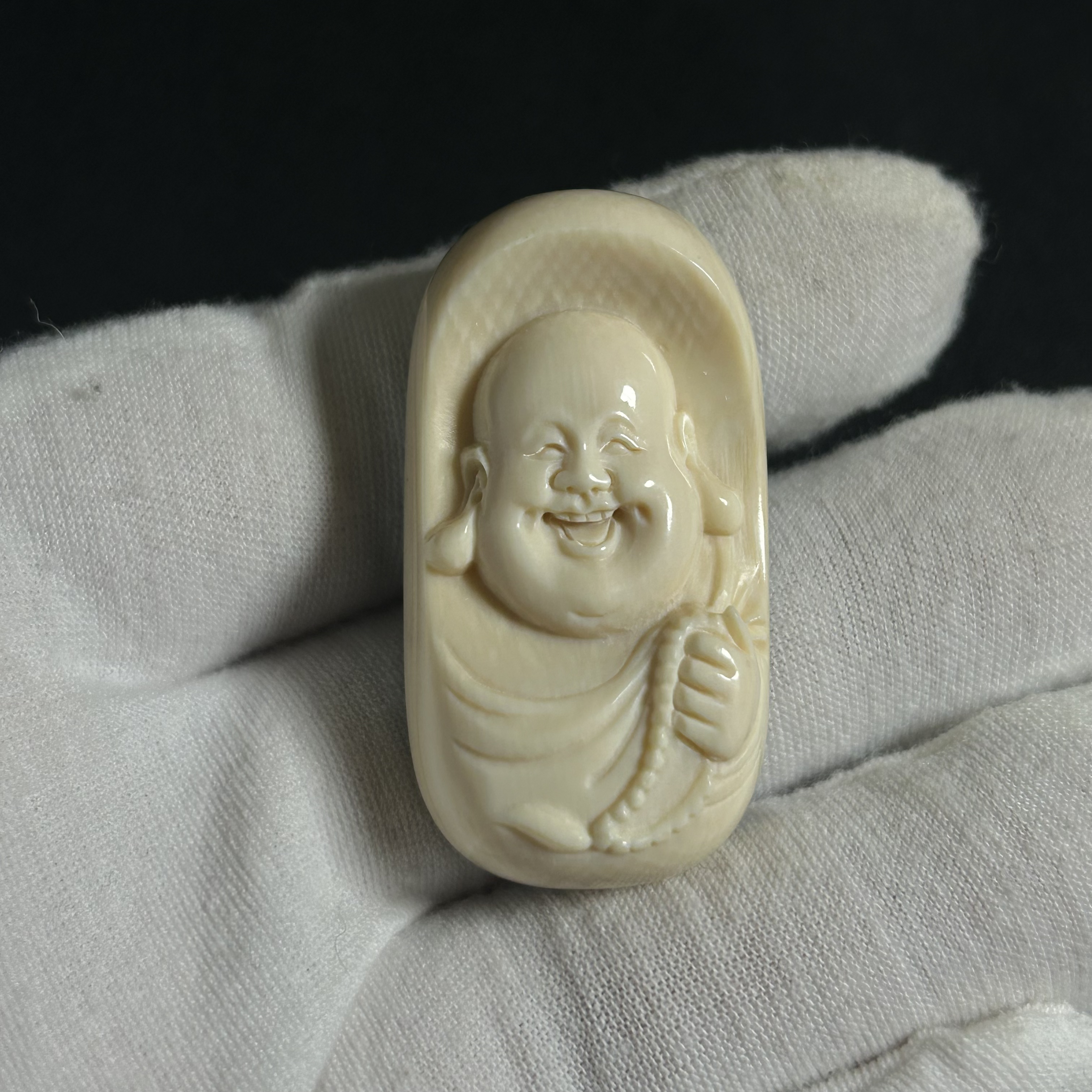 G121615 只做天然猛犸牙 弥勒 长44x宽23x厚12mm