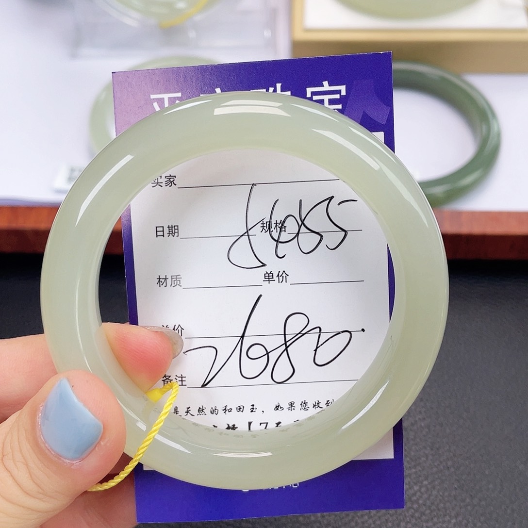 和田玉手镯未镶嵌