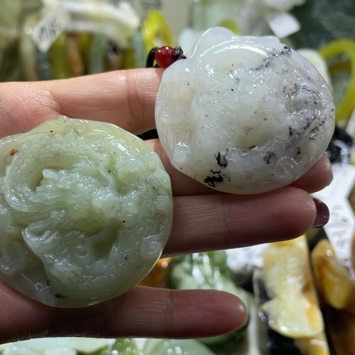 岫玉未镶嵌吊坠吊坠