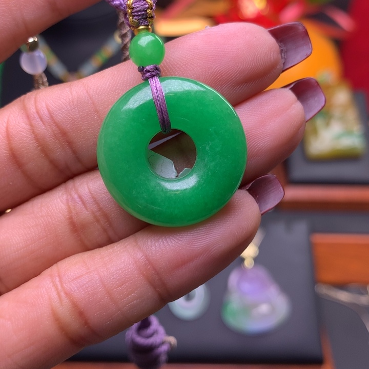 翡翠颈饰未镶嵌平安