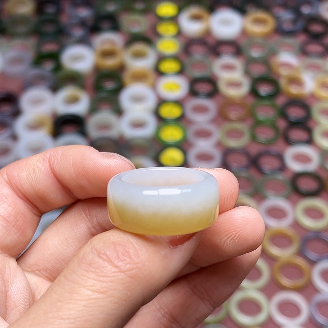 和田玉戒指未镶嵌18.4 一线奶盖