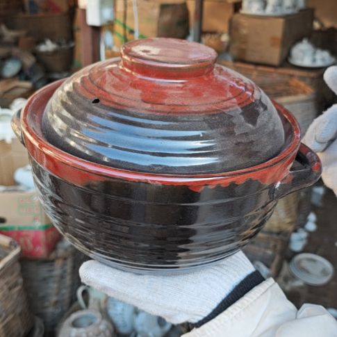 库存微瑕铁红釉砂锅中