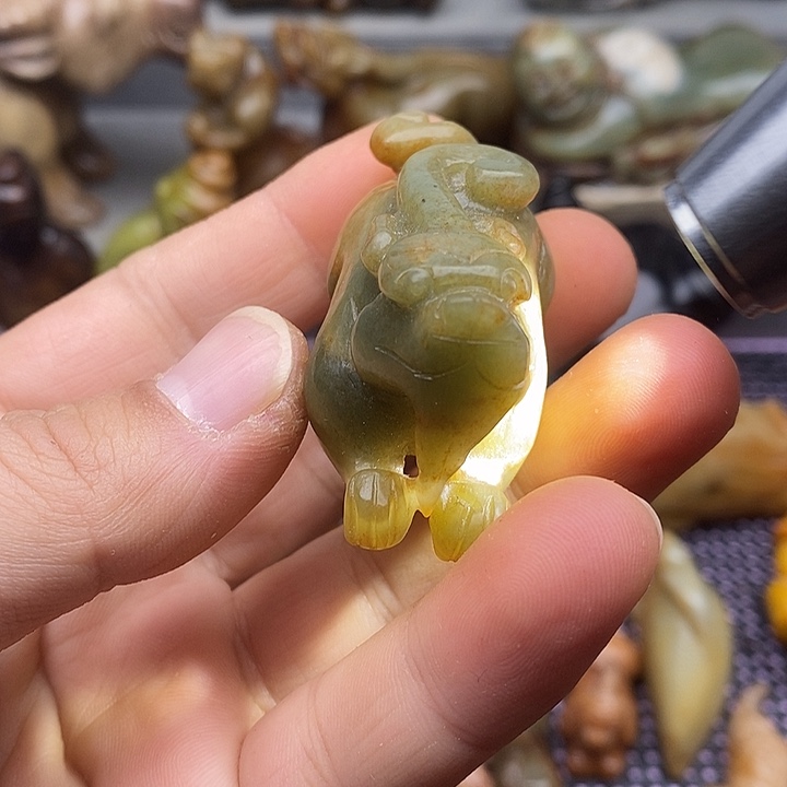 未镶嵌蛇纹石玉颈饰