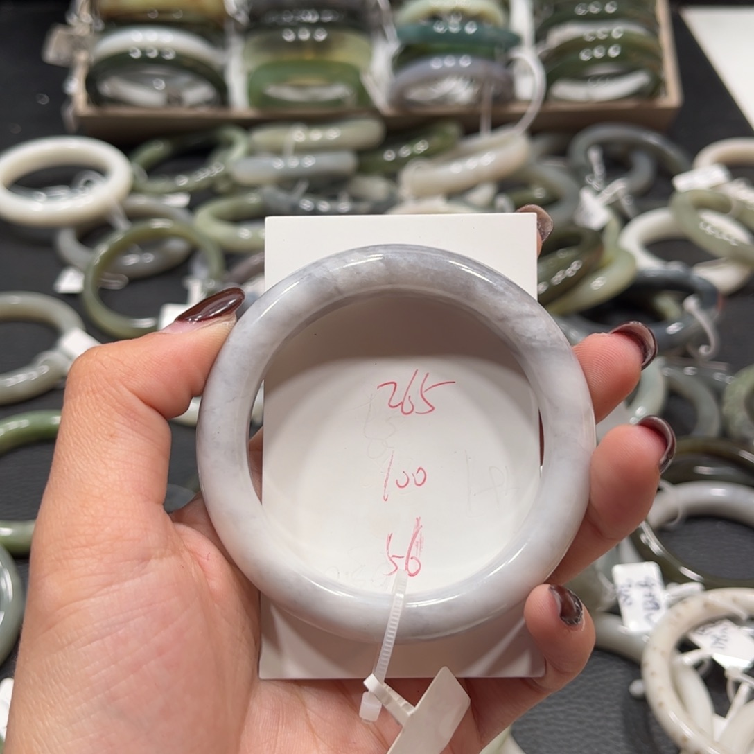 麻***儿和田玉未镶嵌手镯