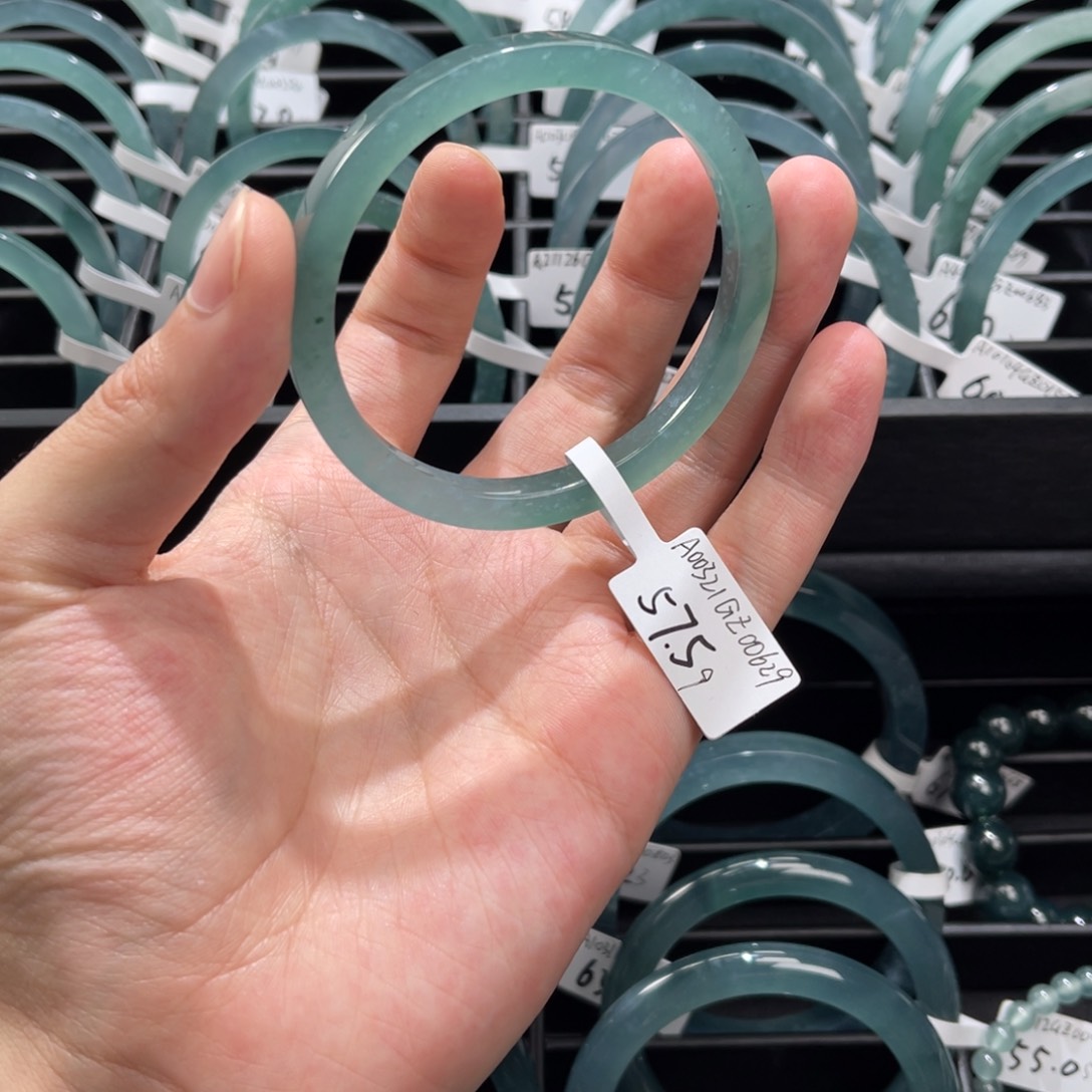 翡翠未镶嵌手镯C***y57.59