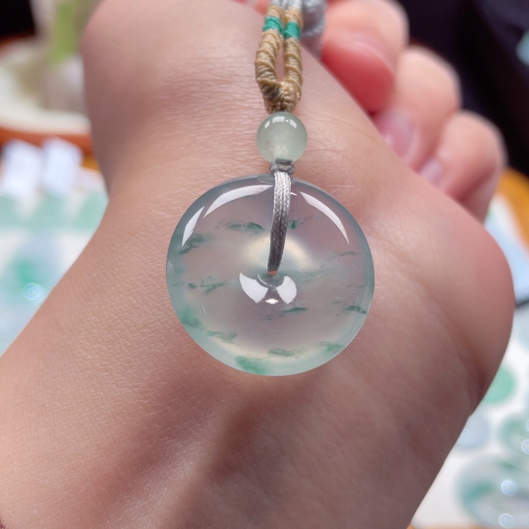 翡翠颈饰未镶嵌扣子