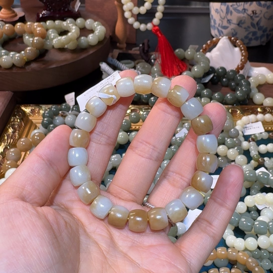 手链未镶嵌和田玉万**红