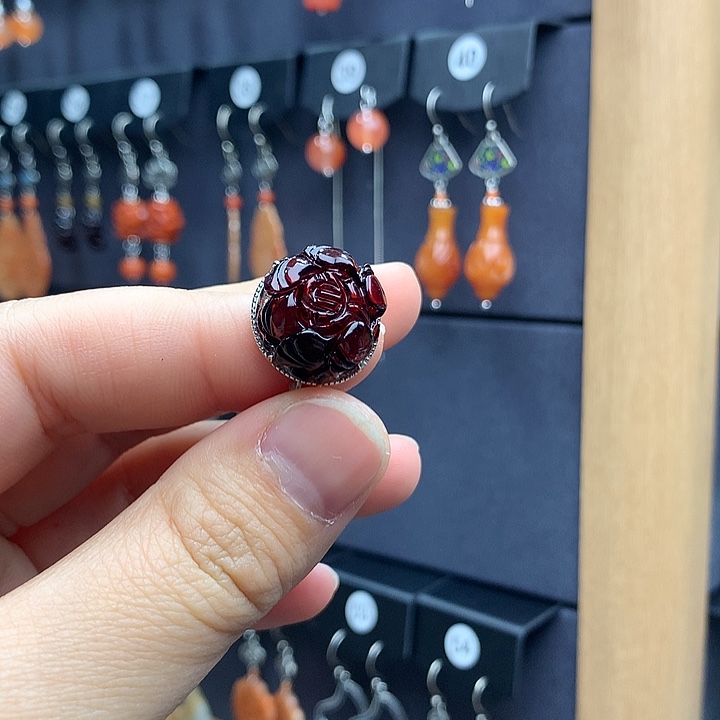 琥珀戒指银S925镶嵌?*5555