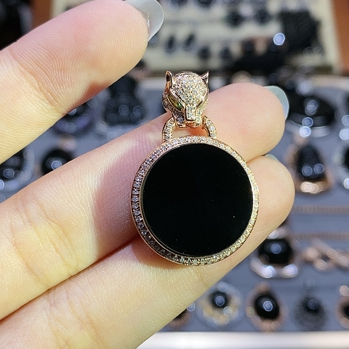 颈饰18K金镶嵌翡翠圆牌