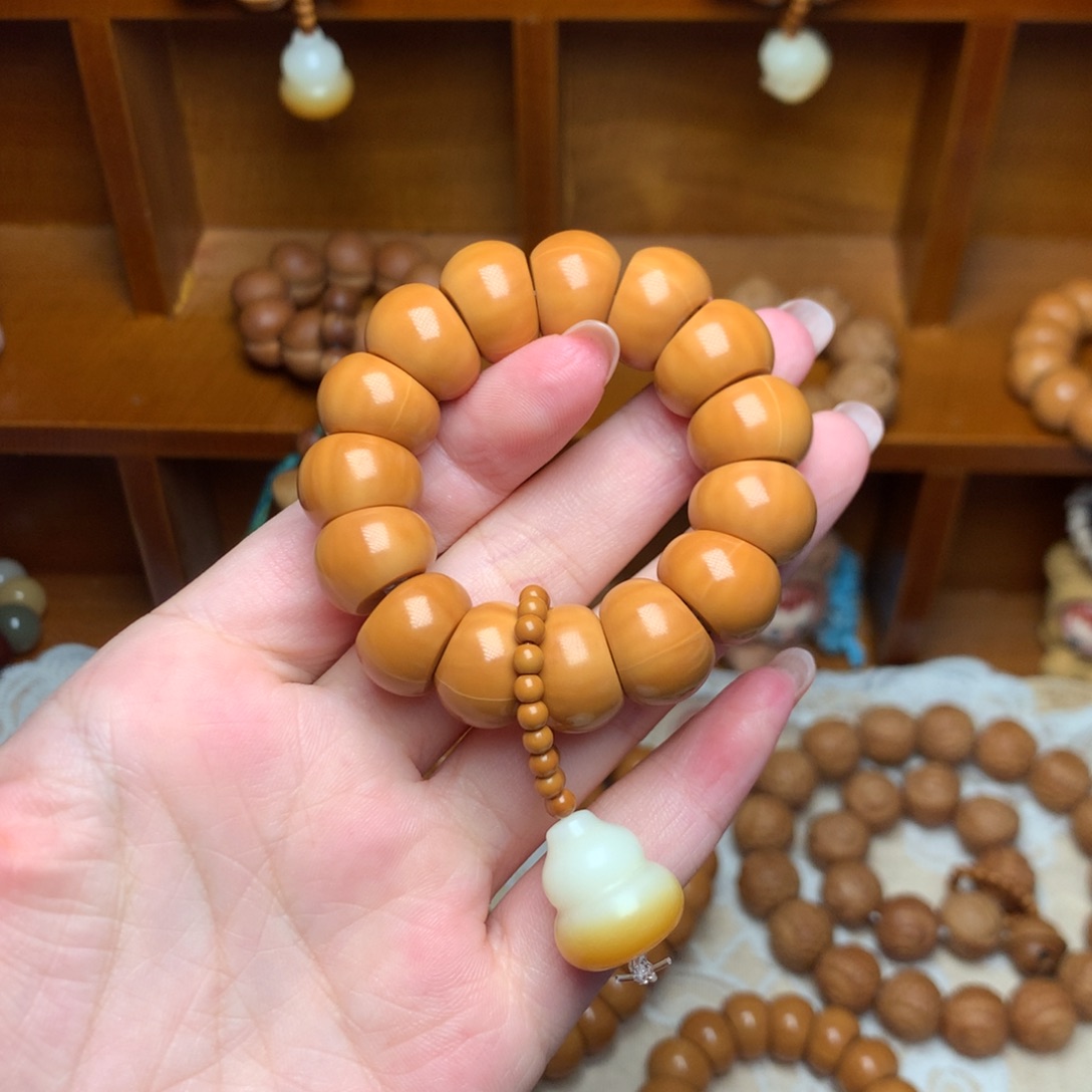 坤***少猴头核桃把件大肠手捻葫芦