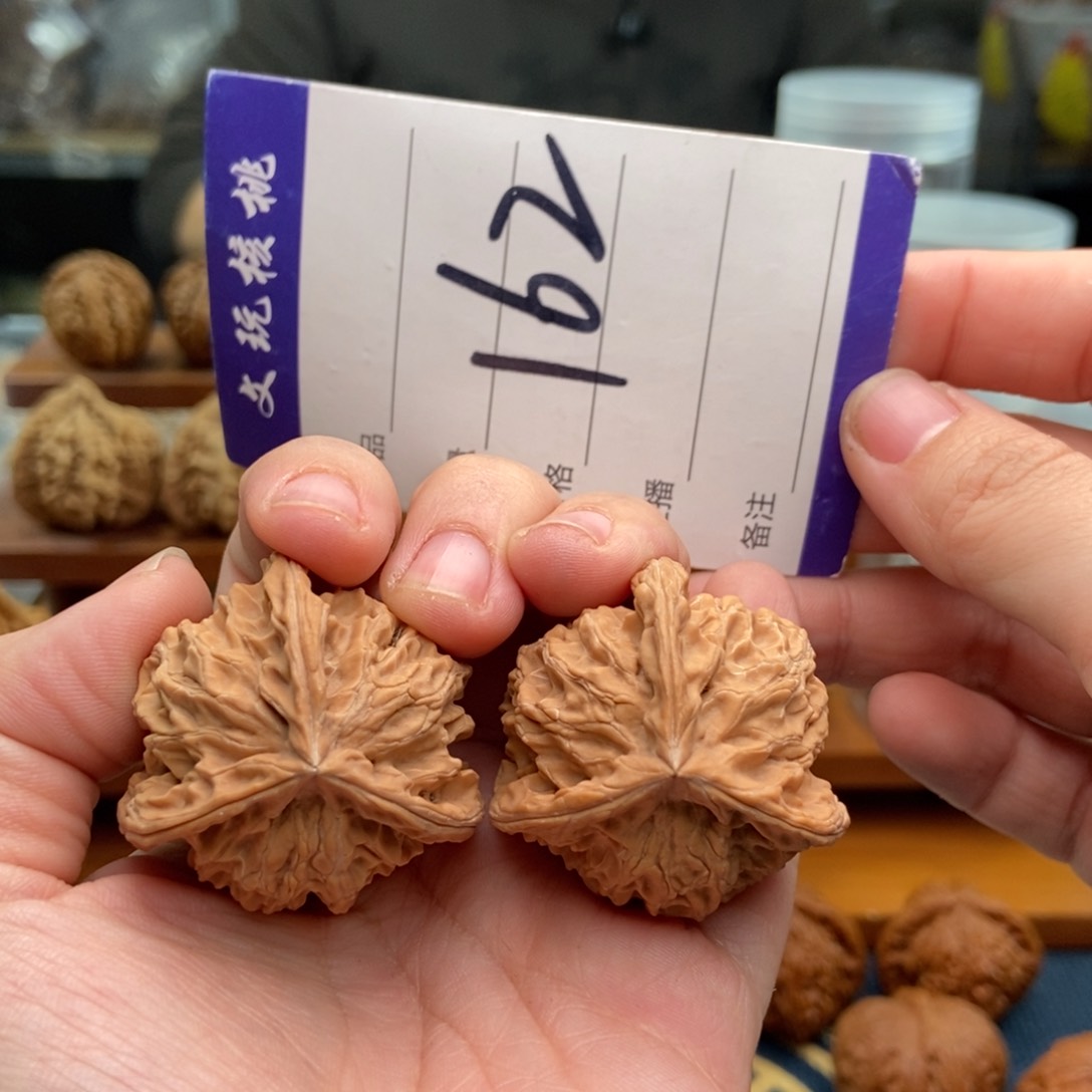 文玩核桃吊坠37三棱