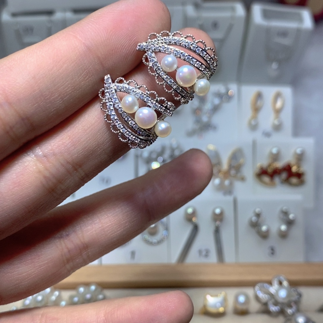 银S925镶嵌淡水珍珠耳饰