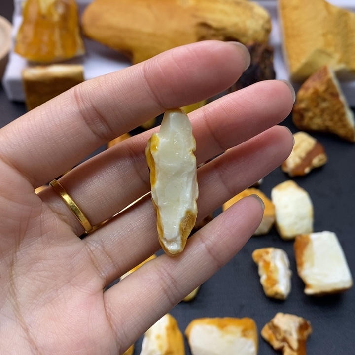 定制琥珀未镶嵌蜜蜡