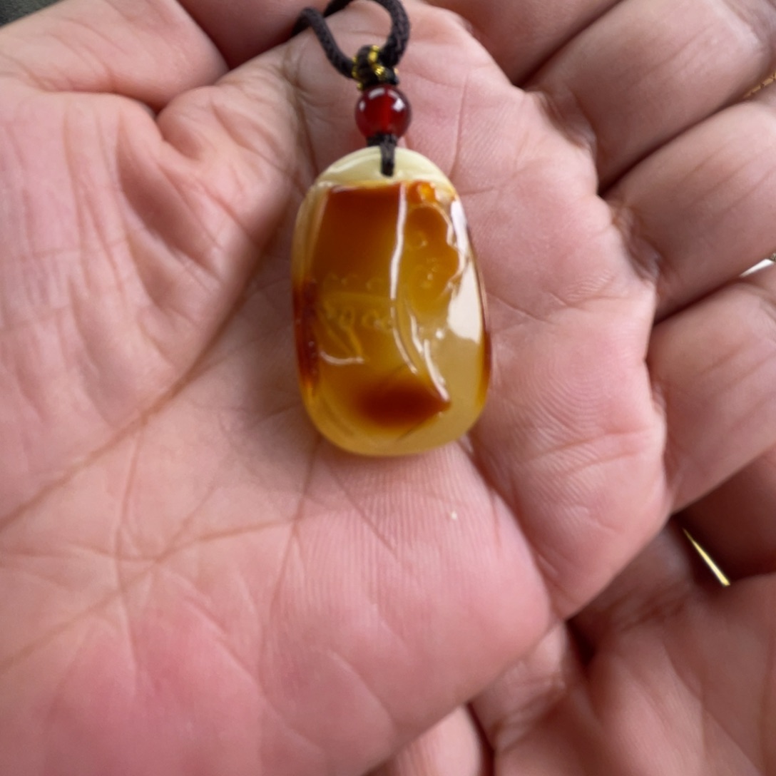 琥珀颈饰未镶嵌，