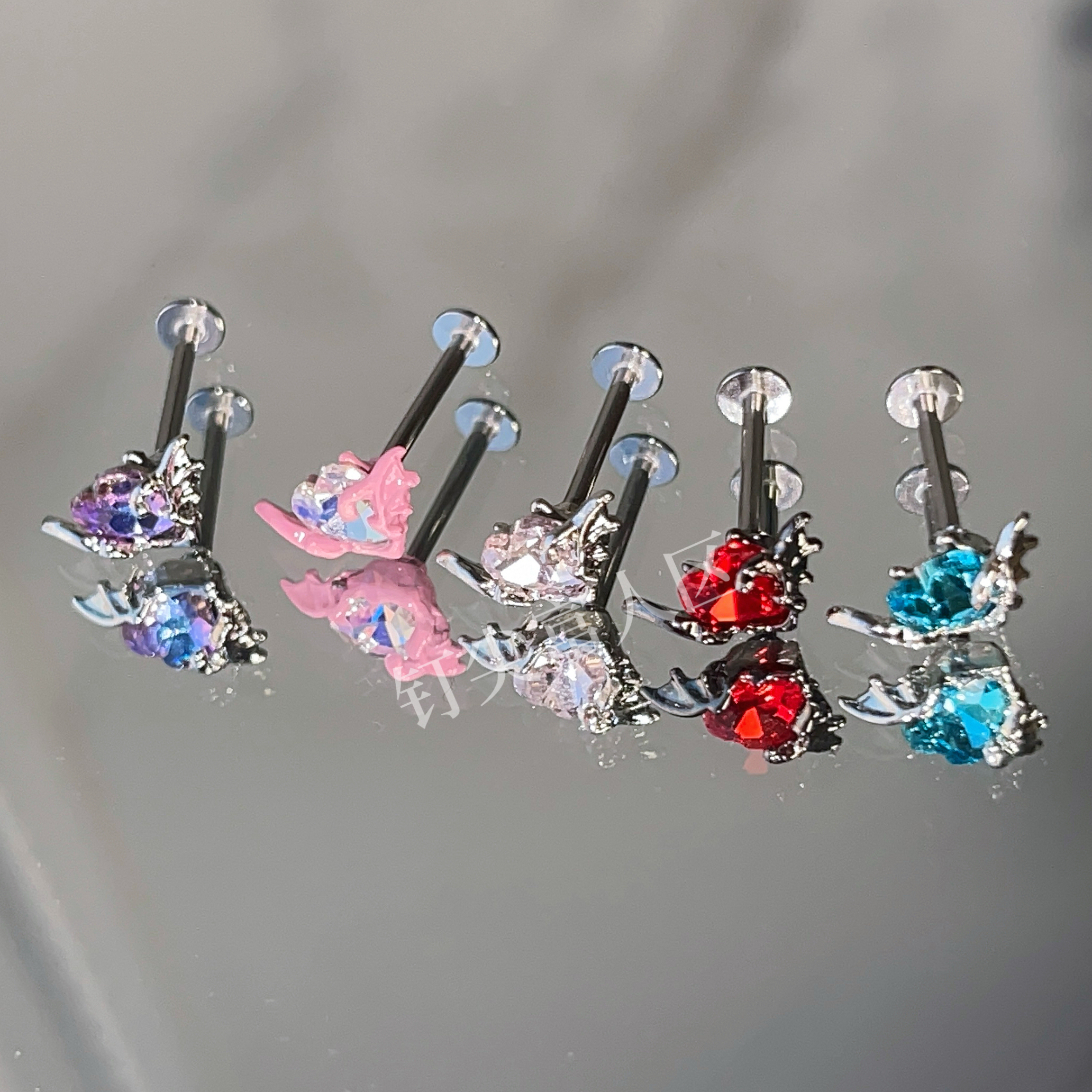 蓝色唇钉爆闪锆石爱心龙爪舌钉防过敏穿刺饰品小众个性欧美饰品