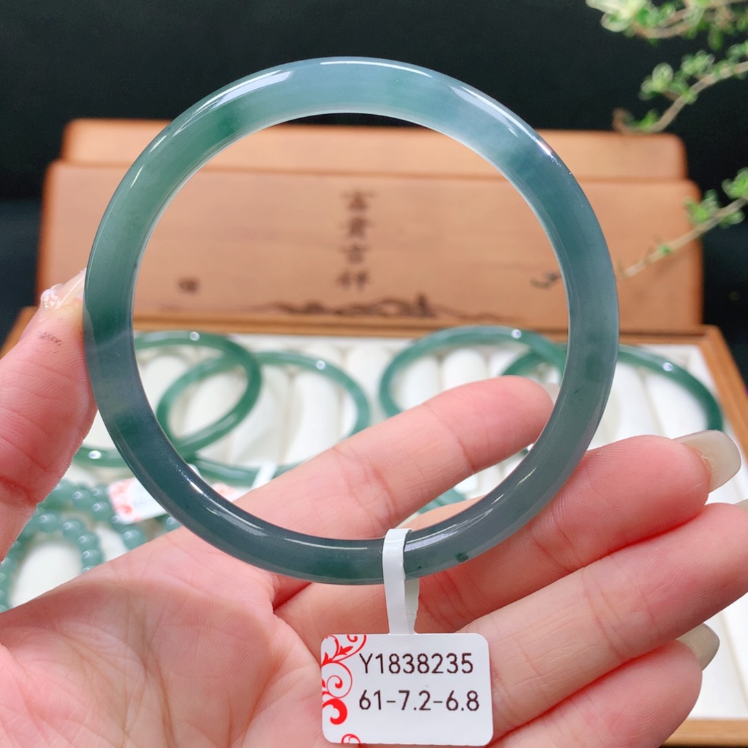 翡翠手镯未镶嵌天然