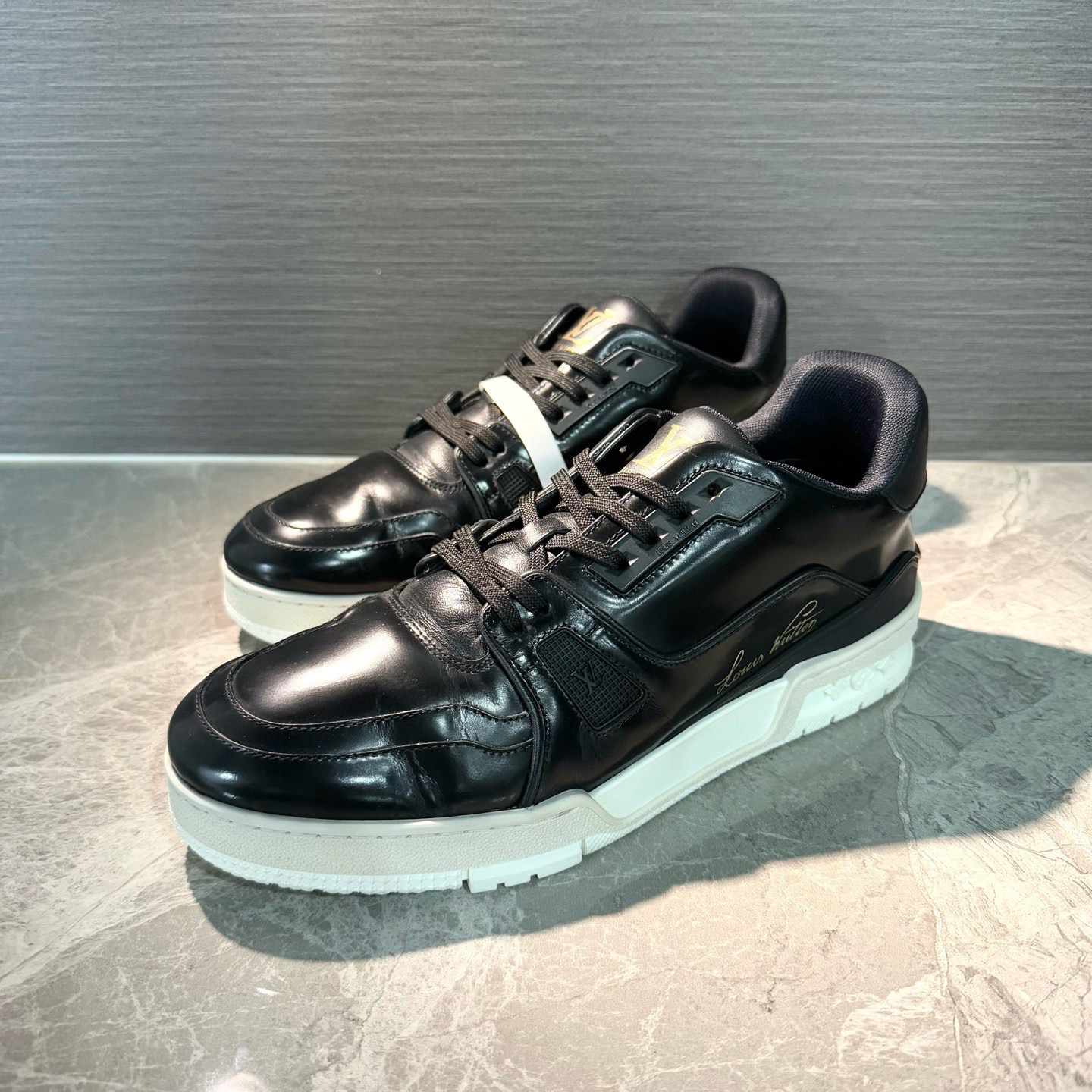 99新 LouisVuitton/路易威登 trainer黑金色亮面休闲板鞋 40-41码