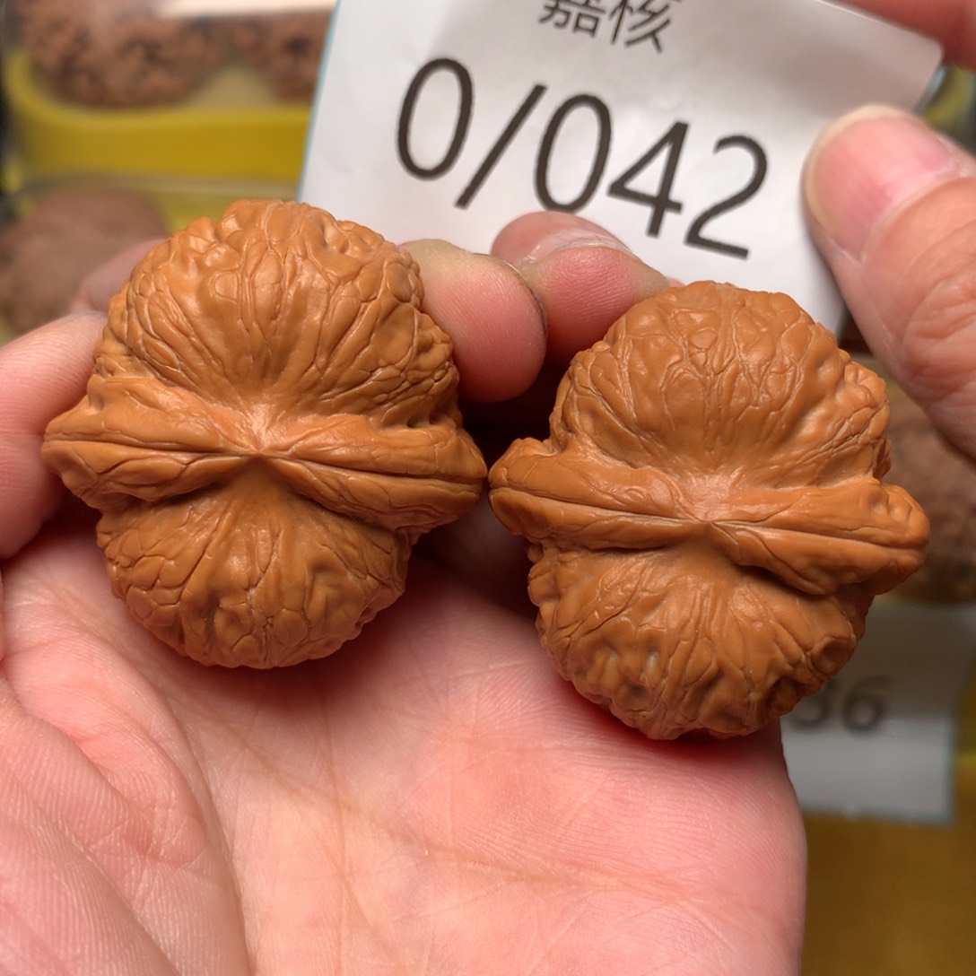 文玩核桃把件粗筋肉球元宝38